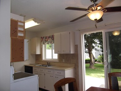 B1 Grandview Dr, South Burlington, VT 05403 - photo 3