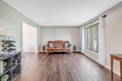06-Living Room