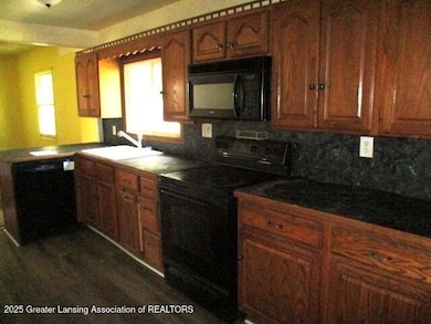 4004 Lowcroft Ave, Lansing, MI 48910 - photo 3