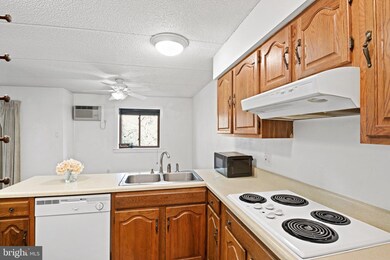 600 Campbell Cir unit I16, Downingtown, PA 19335 - photo 3