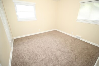 5902 E Manslick Rd, Louisville, KY 40219 - photo 7