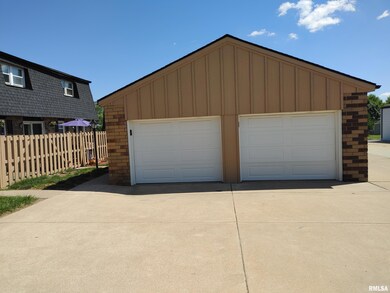 1911 Canterbury Dr unit C, Washington, IL 61571 - photo 2