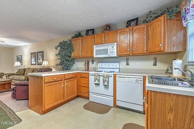 675 Beaverview DD-8