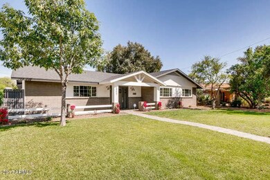 3217 N 41st Place Phoenix AZ-small-002-2