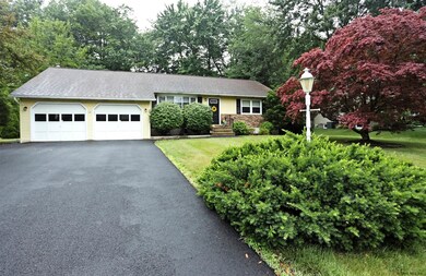 775 Huntingdon Dr, Schenectady, NY 12309 - photo 2