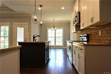 WOW KITCHEN - GREAT OUTSIDE VIEWS - LIGHT AND BRIG