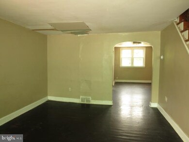 337 Mulberry St, Darby, PA 19023 - photo 2