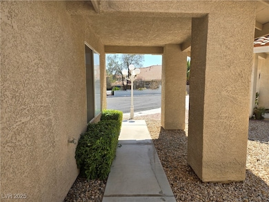 1817 Summit Pointe Dr, Las Vegas, NV 89117 - photo 2