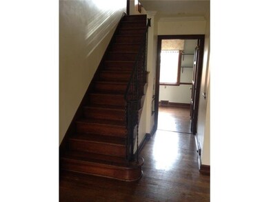 Entry/Foyer.