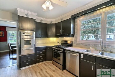 FABULOU KITCHEN OVERLOOKING LANDSCAPED