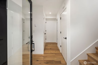 528 B N 72nd St, Seattle, WA 98103 - photo 2