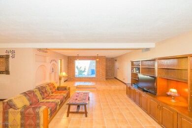 10510 living area