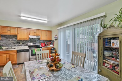 116 Hatenback Ct unit 245, Sterling, VA 20164 - photo 7