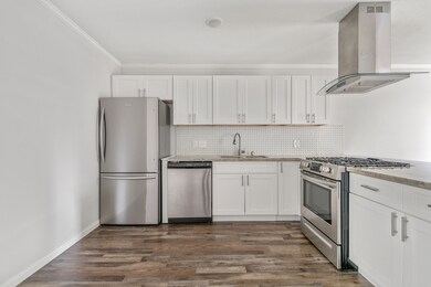 2045 W Blum St unit B, Alvin, TX 77511 - photo 4