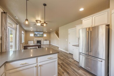 20360SELoisWay-Kitchen1-1