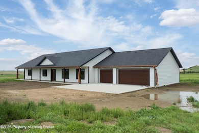 10708 30f St SW, Dickinson, ND 58601 - photo 2