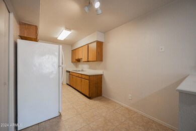 2807 E Capri Cir unit 3, Mesa, AZ 85204 - photo 7