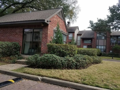 7447 Cambridge St unit 106, Houston, TX 77054 - photo 2