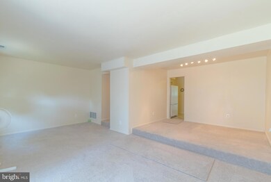 9466 Abingdon Ct, Manassas, VA 20109 - photo 7