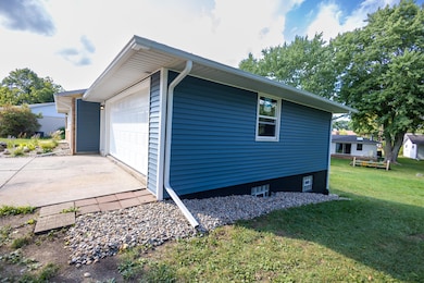 1505 Eisenhower Dr, La Porte, IN 46350 - photo 3