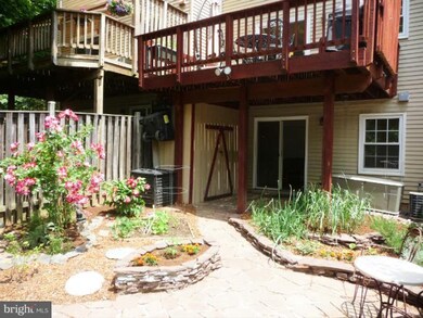 9531 Poplar Leaf Ct, Fairfax, VA 22031 - photo 6