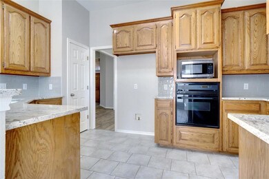 111 Heneretta Dr, Hurst, TX 76054 - photo 7