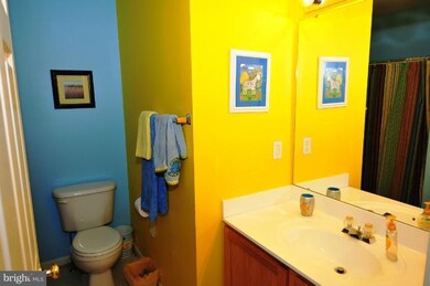 9124 Aventon Ct, Lorton, VA 22079 - photo 3