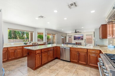 KITCHEN / LIVING