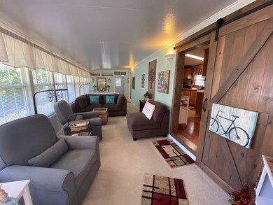 All furnishings remain!