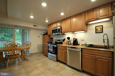 11601 Stoneview Square unit 1B, Reston, VA 20191 - photo 3