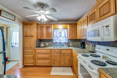 428 E Louisiana St, Brazoria, TX 77422 - photo 6