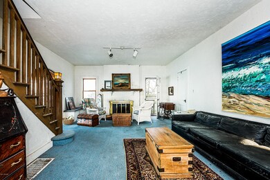 02_47025LakeViewAve_1_LivingRoom_HiRes
