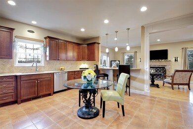 42 Mora Ct, Manhasset, NY 11030 - photo 7