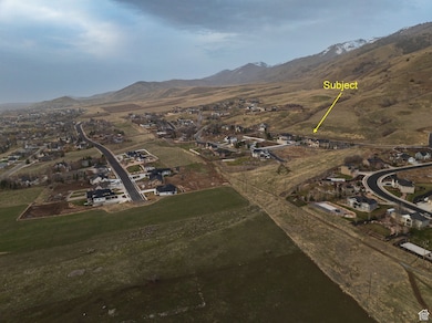 Bird's eye view with a mountain view