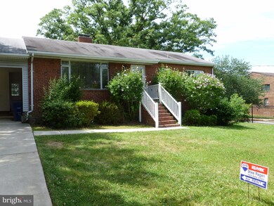 6508 Hillside Ln, Alexandria, VA 22306 - photo 2