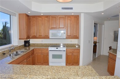 SPACIOUS GOURMET KITCHEN