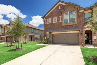 3813 Lancer Cir, Pearland, TX 77581 - photo 2