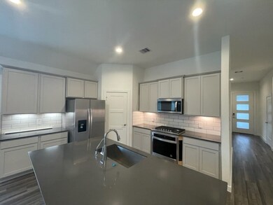 14028 Valley Creek Ct, Conroe, TX 77384 - photo 3