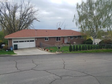 520 NW Gilliam Ave, Pendleton, OR 97801 - photo 2