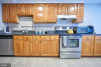 18465 Stone Hollow Dr, Germantown, MD 20874 - photo 7