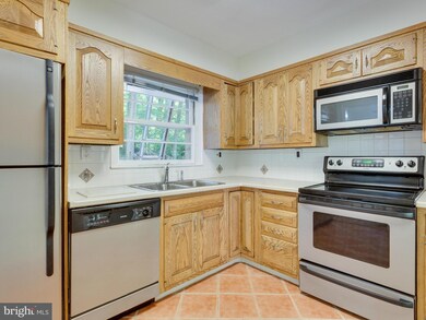 3523 Kirkwood Dr, Fairfax, VA 22031 - photo 4