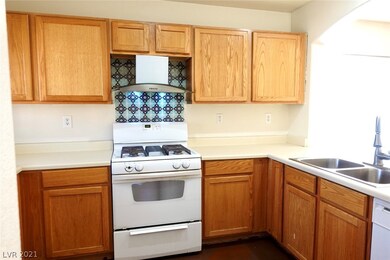 6305 Smooth Plain Ave, Las Vegas, NV 89139 - photo 3