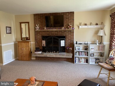 17924 Hickory Ln, Hagerstown, MD 21740 - photo 6