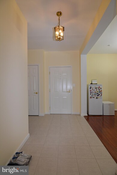 Lakeland Ridge Condominiums unit 304, Gaithersburg, MD 20878 - photo 2