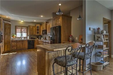 Kitchen with breakfast bar