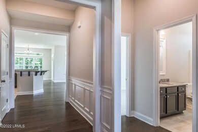 6 Foyer