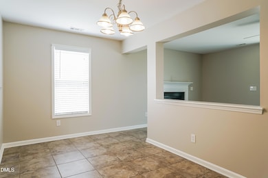 003-photo-dining-room-10849291