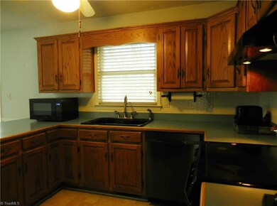 5752 Drake Rd, Greensboro, NC 27406 - photo 6