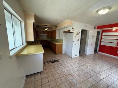 816 E Wilkins St, Angleton, TX 77515 - photo 5