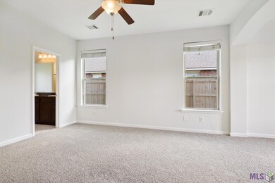 11323 Legacy Oaks Ln, Gonzales, LA 70737 - photo 7